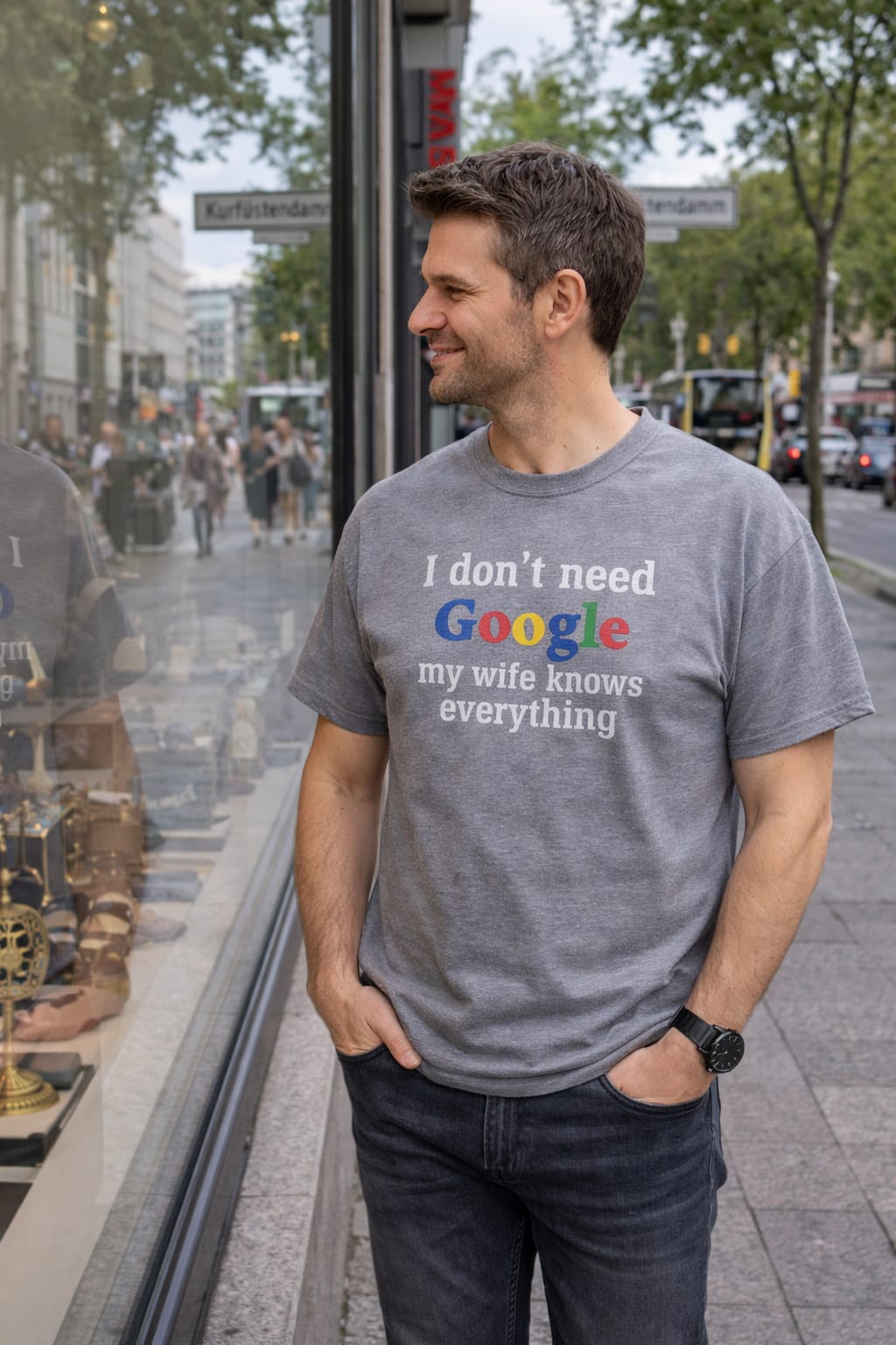 I DONT NEED GOOGLE MY WIFE KNOWS EVERYTHING T-Shirt (grau)