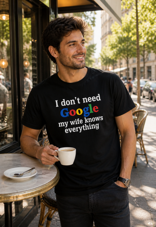 I DONT NEED GOOGLE MY WIFE KNOWS EVERYTHING T-Shirt (schwarz)